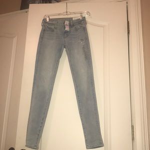Never worn, light wash jeans from American Eagle